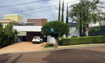Casa Térrea à Venda no Condomínio Saint Gerard - Zona Sul