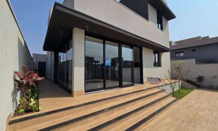 Casa à venda em Condomínio Terras de Florença com 4 suítes