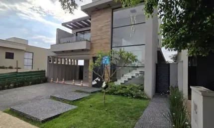 Casa à venda em Condomínio Vila do Golf com 4 suítes