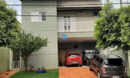 Casa tipo sobrado, 180m2 de construção, armários, Condomínio