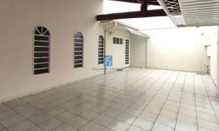 Casa a venda com 3 dormitórios sendo 1 suíte no Jardim Rober