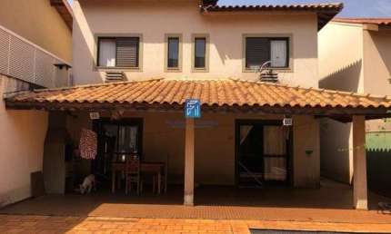Casa a venda com 3 dormitórios sendo 1 suíte no Condomínio V