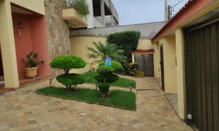 Casa sobrado Residencial ou  Comercial em Avenida Costabile Romano
