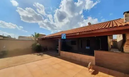 Casa à venda com 3 dormitórios sendo 1 suíte no cândido port