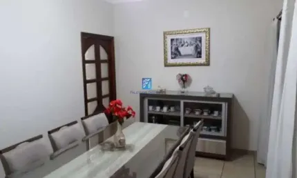 Casa a venda com 3 dormitórios sendo 1 suíte no Cândido Port