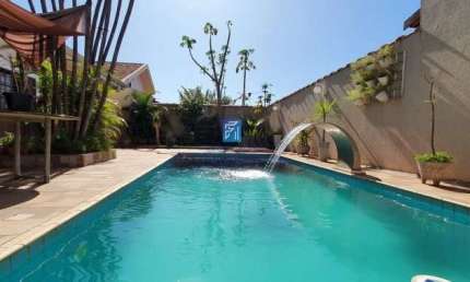 Casa com piscina a venda 3 dormitórios sendo 1 suíte