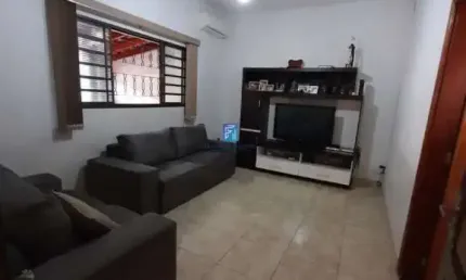 Casa a venda com 3 dormitórios sendo 1 suíte próximo do Barão de Mauá