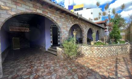 Casa com 4 quartos para alugar no Fonte Grande, Contagem 