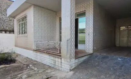 Casa com 3 quartos para alugar no Jardim Montanhês, Belo Horizonte 
