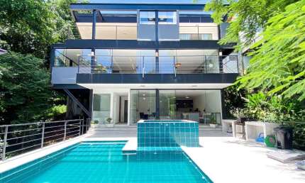 Casa Duplex Contemporânea à venda no Jardins do Itanhangá com 5 Suítes e 2 Vagas.