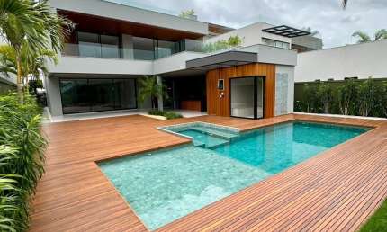 Casa Contemporânea com 840m² e 5 Suítes à venda no Alphaville Barra da Tijuca