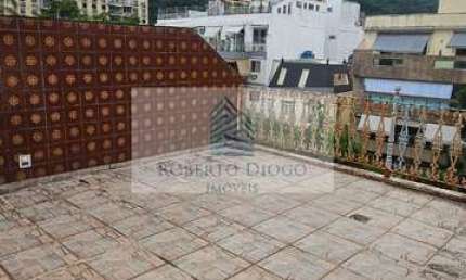 Imóvel Comercial de Alto Padrão na Barra da Tijuca - 9 Quartos, 2 Suítes, 4 Salas e 5 Vagas de Garagem - Rio de Janeiro-RJ - 982,50m².
