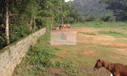 Imperdível Sítio em Condomínio à Venda em Camorim, Rio de Janeiro-RJ: 2 quartos, 1 suíte, 1 sala, 1 banheiro, 32.000m².