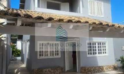 Luxuosa casa à venda em Piratininga, Niterói-RJ: 3 quartos, 1 suíte, 2 salas, 3 banheiros, 2 vagas, 147m².