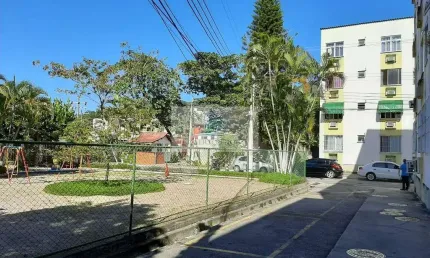 Excelente oportunidade de investimento: Apartamento à venda em Rio de Janeiro-RJ, bairro Camorim, 2 quartos, 1 sala, 1 banheiro, 1 vaga de garagem, 50m².