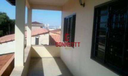 CASA SOBRADO COM SALÃO NE PARTE INFERIOR NO BAIRRO IPIRANGA.
