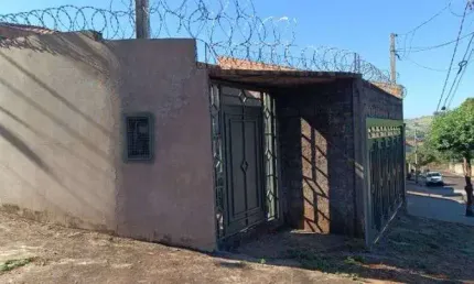 Casa de 3 quartos sendo 1 suite com closet em bonfim paulista.