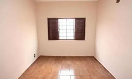 Casa de 3 quartos sendo 1 suite 4 vagas no bairro monte alegre.