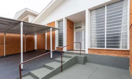 Casa comercial ou residencial de 241m² de área construída no jardim sumaré.