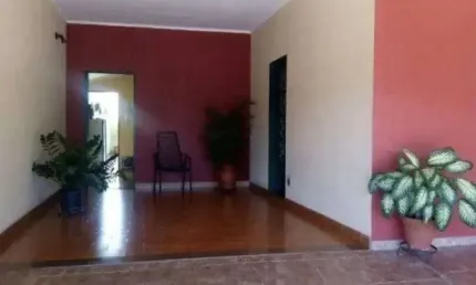 Casa com 3 quartos sendo 1 suite com closet  3 vagas de garagem no  parque dos baneirantes.