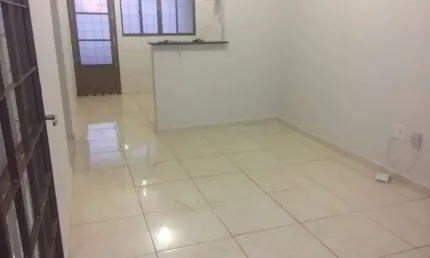 Casa de 2 quartos e 2 vagas no bairro parque das oliveiras