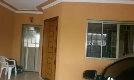 Casa de 3 quartos sendo 2 vagas  no planalto verde.