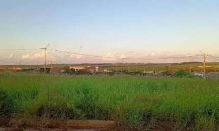 Terreno de 160m² sendo 8x20m² no bairro terras de cravinhos.