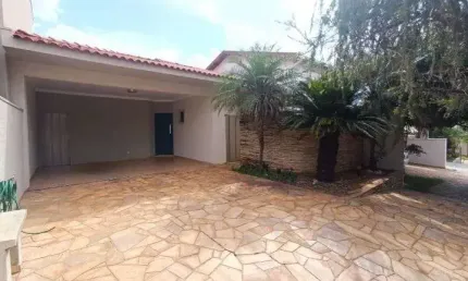 Casa de 3 quartos sendo 1 suite 4 vagas  no bairro nova aliança.