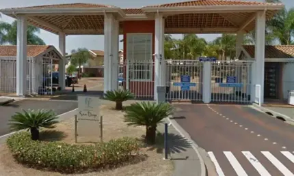 Casa em condomíno com 3 quartos sendo 2 suites no bairro jardim botânico.