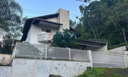 Casa para Venda em Guaramirim / SC no bairro Amizade
