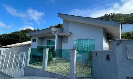 Casa para Venda em Guaramirim / SC no bairro Centro