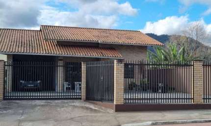 Casa para Venda em Jaraguá do Sul / SC no bairro Ilha da Figueira