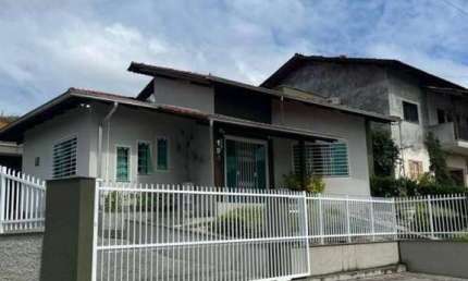 Casa para Venda em Guaramirim / SC no bairro Centro