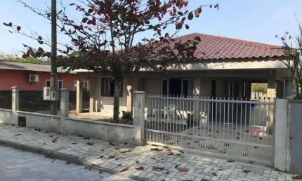 Casa para Venda em Guaramirim / SC no bairro Corticeira