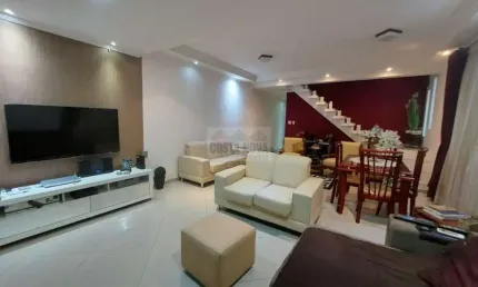 Casa à Venda no Campo Grande, 2 dormitórios, piscina aquecida, churrasqueira, vaga para 4 carros.