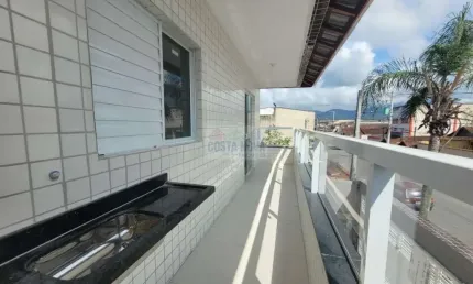 Linda casa de condomínio com varanda e churrasqueira, 2 dormitórios com garagem
