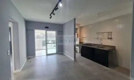 Apartamento de 02 dormitórios a uma quadra uma quadra da praia. lazer completo!