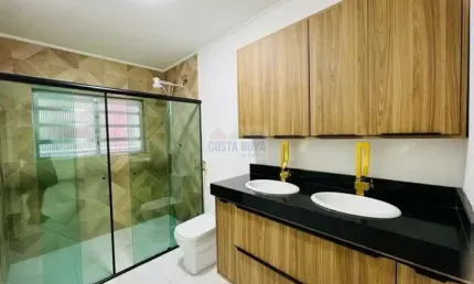 Apartamento de 100 m² pé na areia à venda em santos. 2 quartos sendo 1 suíte, 2 banheiros, 2 vagas