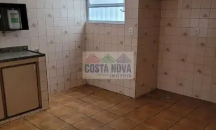 Casa a venda com 3 quartos, 2 vagas, sala, cozinha, área de serviço, quintal e 2 banheiros