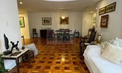Imóvel na melhor localização do bairro. 2 quartos sendo 1 suíte, 2 banheiros