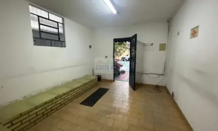 Imóvel comercial, com 100m², 3 salas, recepção e estacionamento próprio no bairro Vila Maria