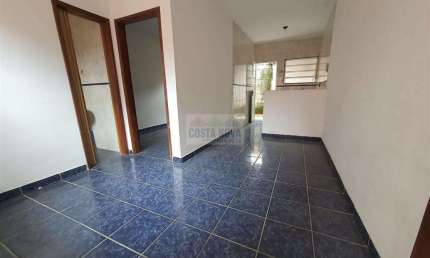 Casa em condomínio térrea, 1 quarto, 1 banheiro, 1 vaga de garagem no bairro Aviação.