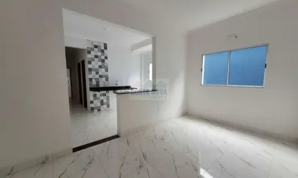 Casa de condomínio com 2 quartos, 1 banheiro, 1 vaga coletiva, quintal e churrasqueira, 50m²