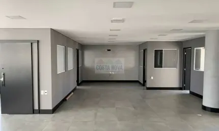 Excelente conjunto comercial para venda em rua particular com entrada e saída para a Av. Ipiranga.