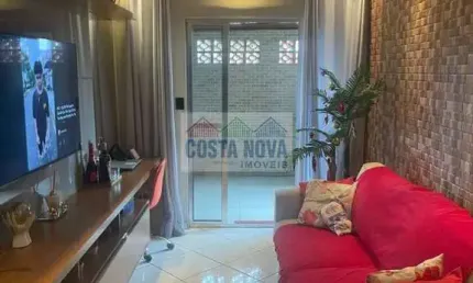 Casa Sobreposta alta, com 2 quartos e varanda Gourmet