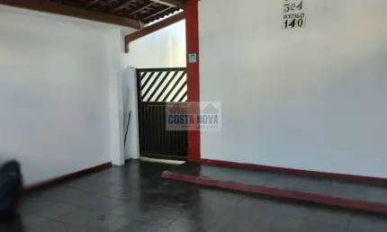 Casa Sobreposta com 132m², com 5 quartos, churrasqueira em Condomínio Fechada