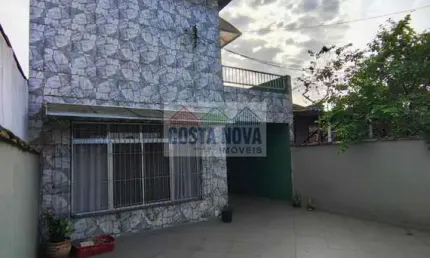Casa Sobrado com 204 m², 2 quartos sendo 1 suíte, 3 vagas de garagem e quintal