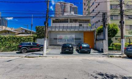 Imóvel de esquina no Jardim das Acácias. Frente de 22 m para Rua Raposo Tavares. AU: 330, AT 427 m²