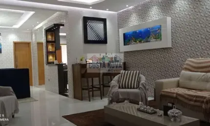 Casa térrea sobreposta 250m², 3 dormitórios (3 suítes), 6 banheiros, 2 vagas na Ponta da Praia