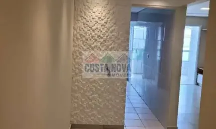 Apartamento com 2 quartos de frente para o mar. 2 quartos sendo 1 suíte, 2 banheiros, 1 vaga